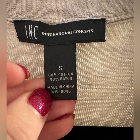 Women's Gray Ruffled Sweater - Picture 5 of 6